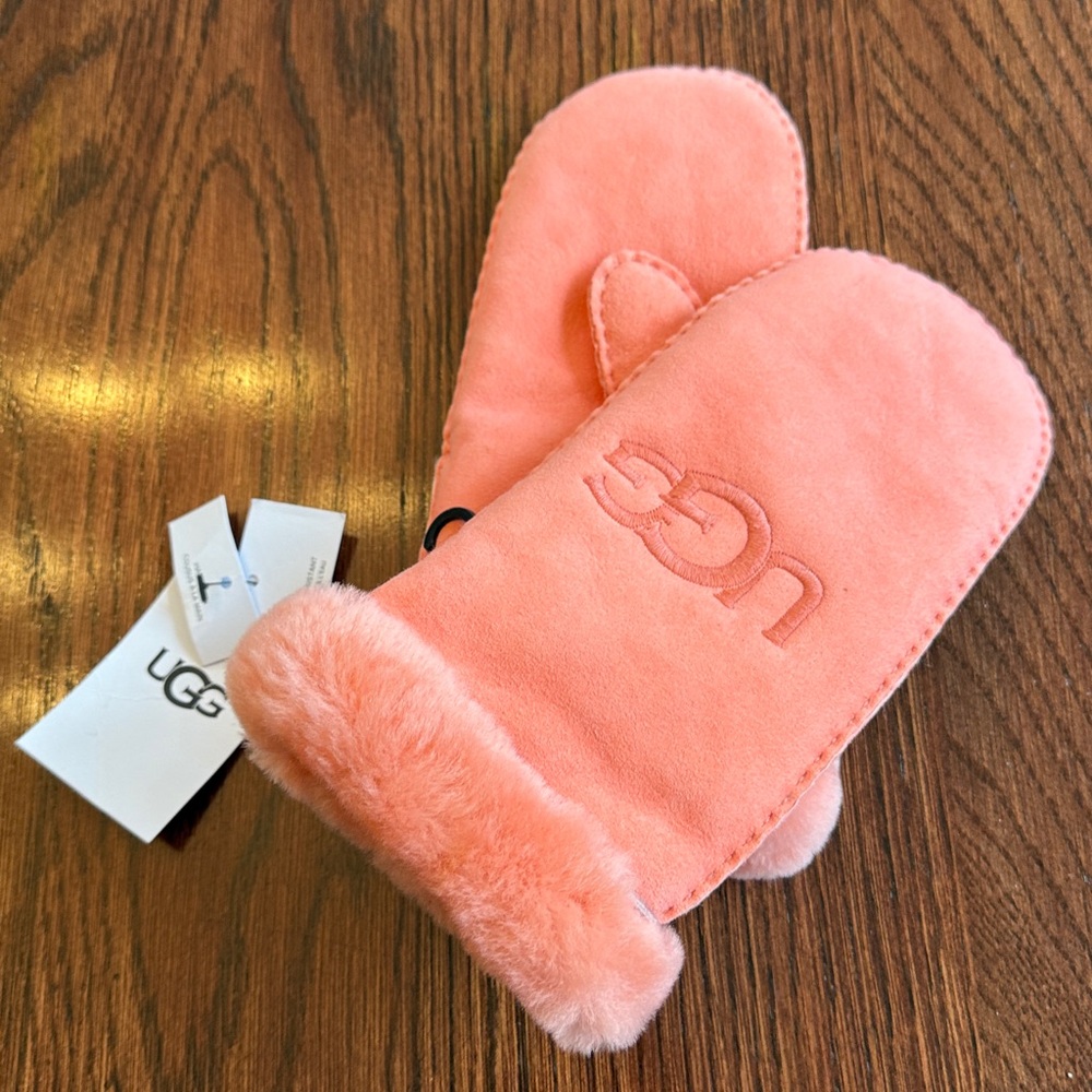 UGG Women’s Mittens * Read Description *
